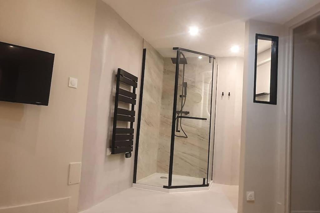 Appartement Vinicole Hypercentre, Gare & Parking Gratuit Esplanade Grenoble